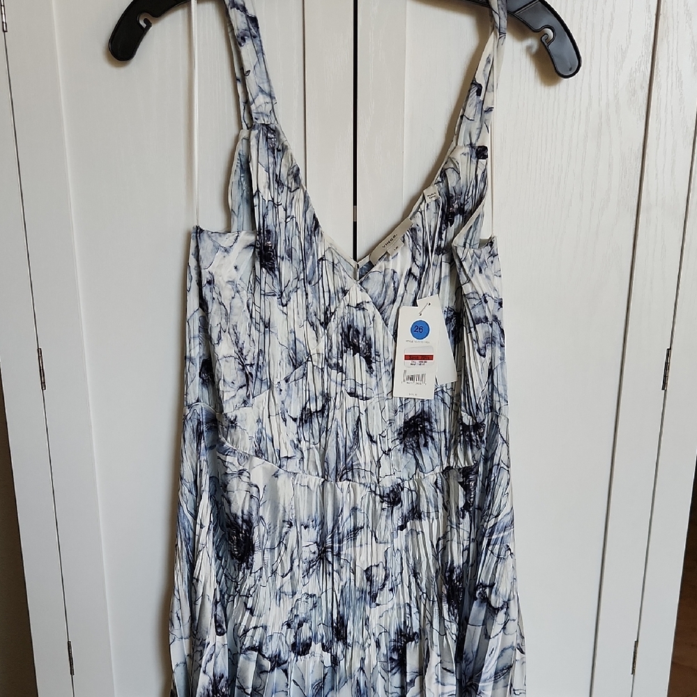 Vince Marble Patterned Top in Blue and White